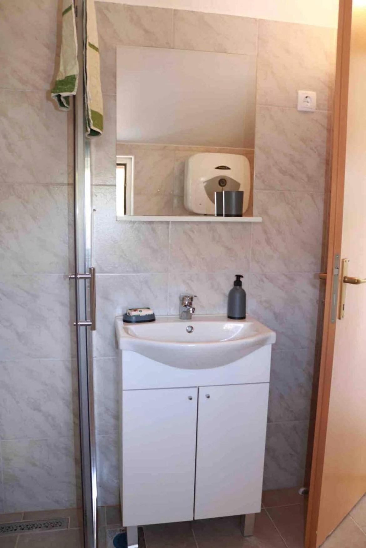 Apartments By The Sea Grebastica, Sibenik - 4881 Baselovici Room photo